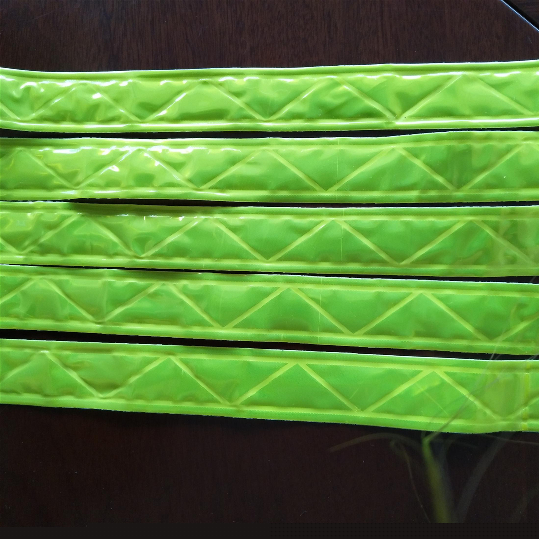 超聲波反光帶復(fù)合分條機HD-0645