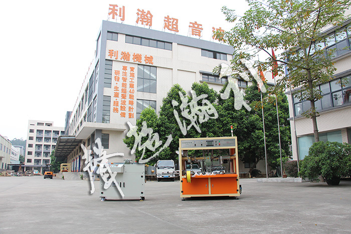 全自動<a href='http://www.sheasyhotel.com/xingyewenzhang/975.html' target='1' style='font-size:14px; font-weight:bold; color:#ff0000;'>商標分條機</a>