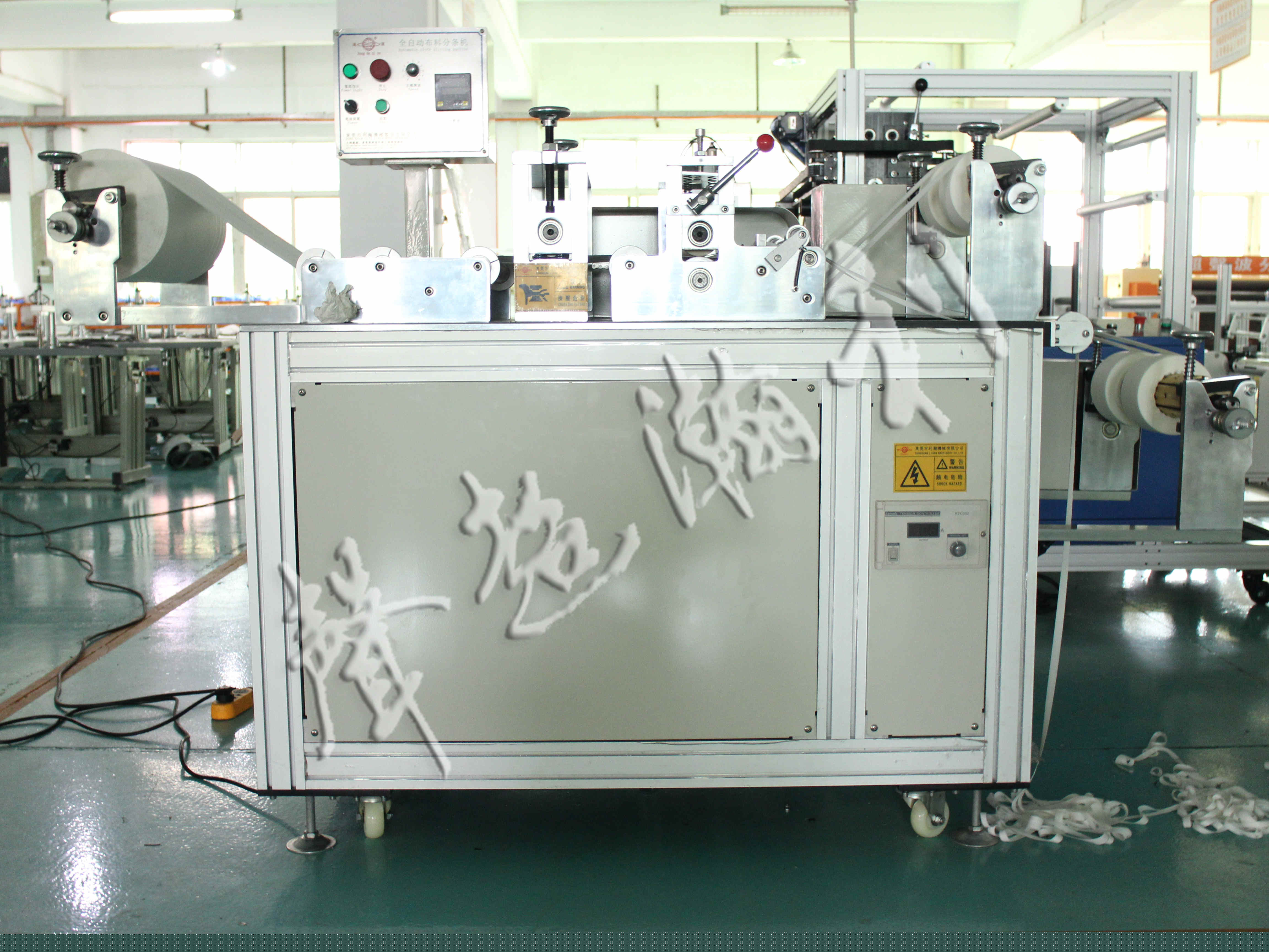 利瀚超聲波全自動(dòng)分條復(fù)卷機(jī)